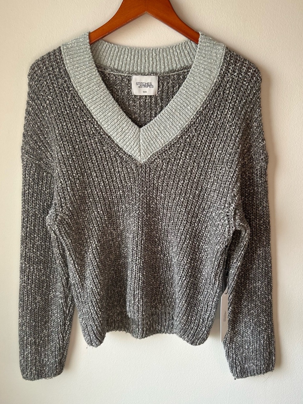 STITCHES + STRIPES V-Neck Cropped Knit Sweater Gray Size S NWT Chunky Soft - Picture 2 of 9